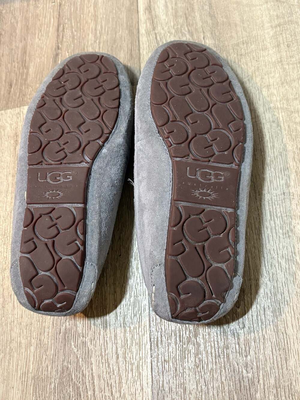 UGG Ansley Moccasin Slipper S/N 3312 Gray Suede Size 9 - Picture 9 of 9